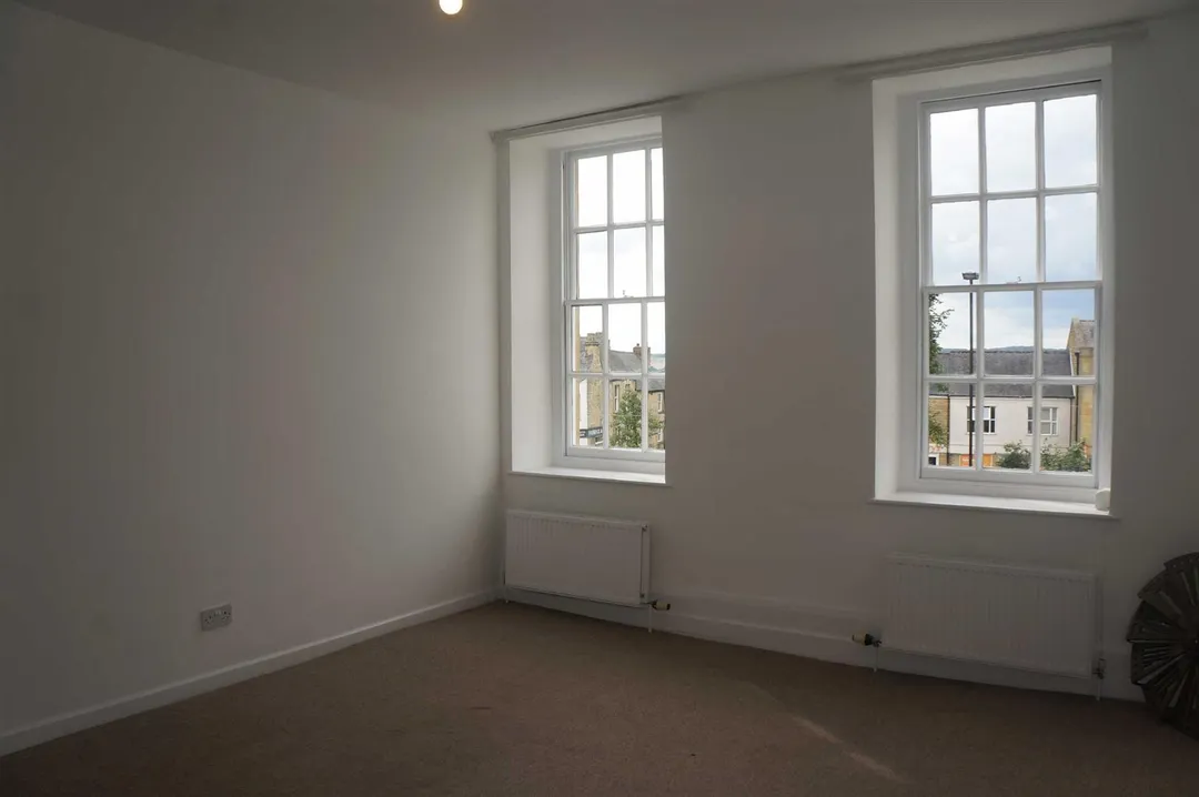 https://mr0.homeflow-assets.co.uk/files/photo/image/46792/9016/_x_/4WVXZpPd7UOZ_CnHMvjaIg.jpg
