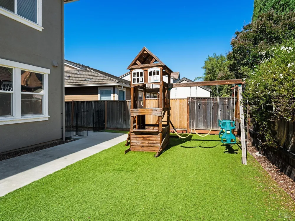 630 Purple Martin Dr, Vacaville, CA 95687