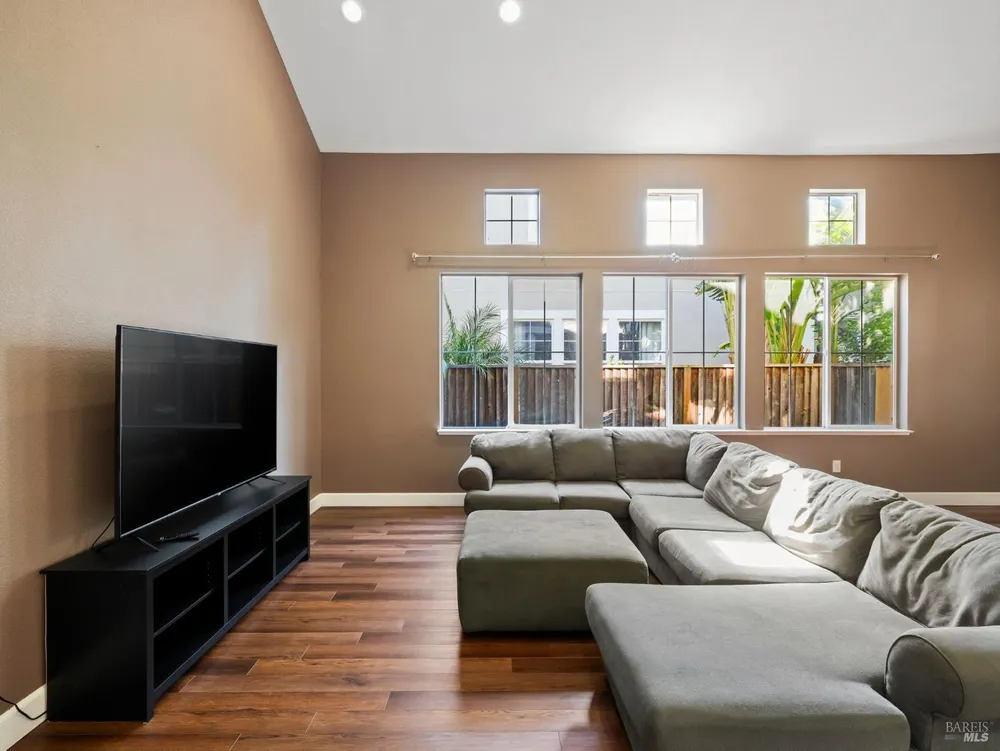 630 Purple Martin Dr, Vacaville, CA 95687