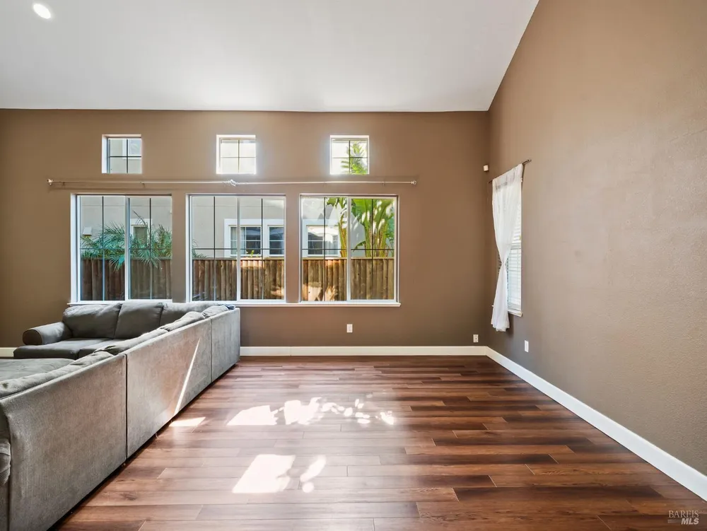 630 Purple Martin Dr, Vacaville, CA 95687