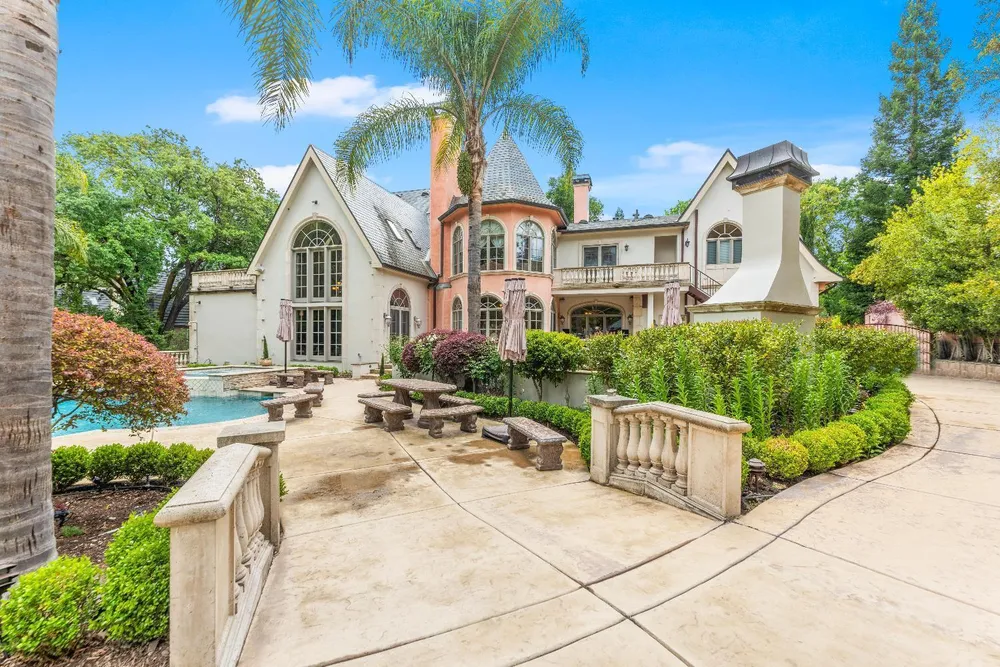 5021 Jardin Ln, Carmichael, CA 95608