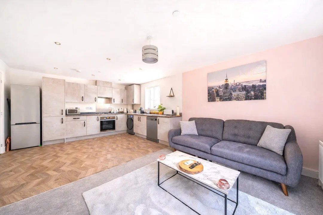 https://mr0.homeflow-assets.co.uk/files/photo/image/46797/3286/_x_/NEW250285_14.jpg