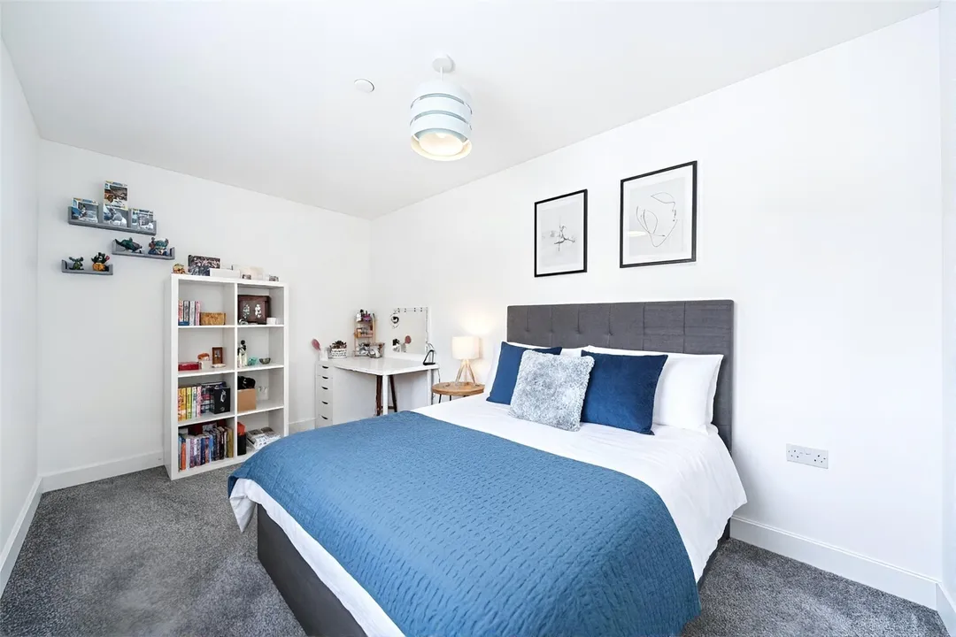 https://mr0.homeflow-assets.co.uk/files/photo/image/46797/3363/_x_/NEW250285_03.jpg
