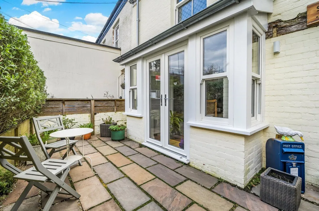 https://mr0.homeflow-assets.co.uk/files/photo/image/46797/3566/_x_/TOP250097_16.jpg