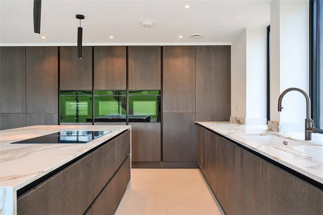 https://mr0.homeflow-assets.co.uk/files/photo/image/46797/3717/_x_/NEW250235_17.jpg