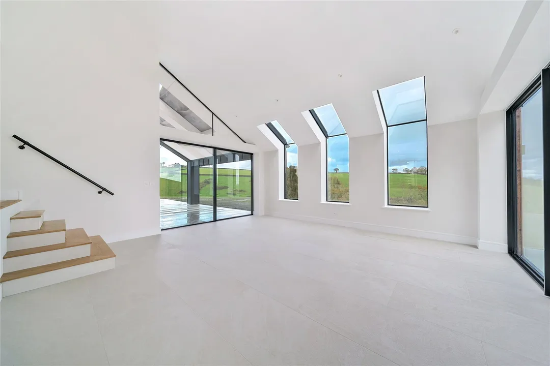 https://mr0.homeflow-assets.co.uk/files/photo/image/46797/3781/_x_/NEW250235_08.jpg