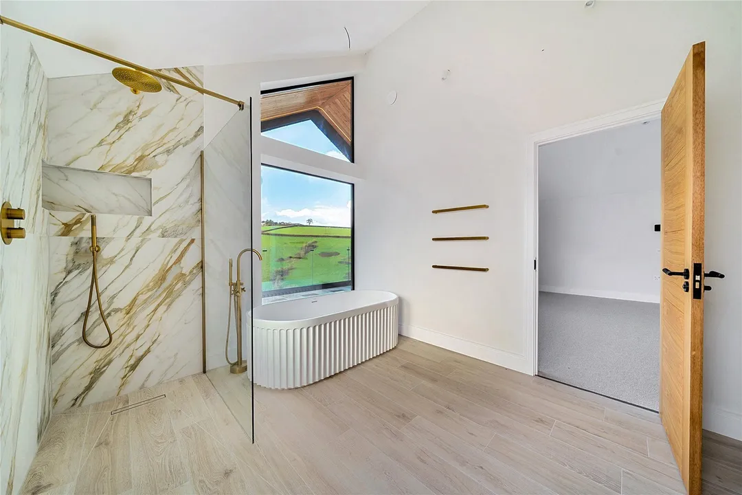 https://mr0.homeflow-assets.co.uk/files/photo/image/46797/3832/_x_/NEW250235_09.jpg