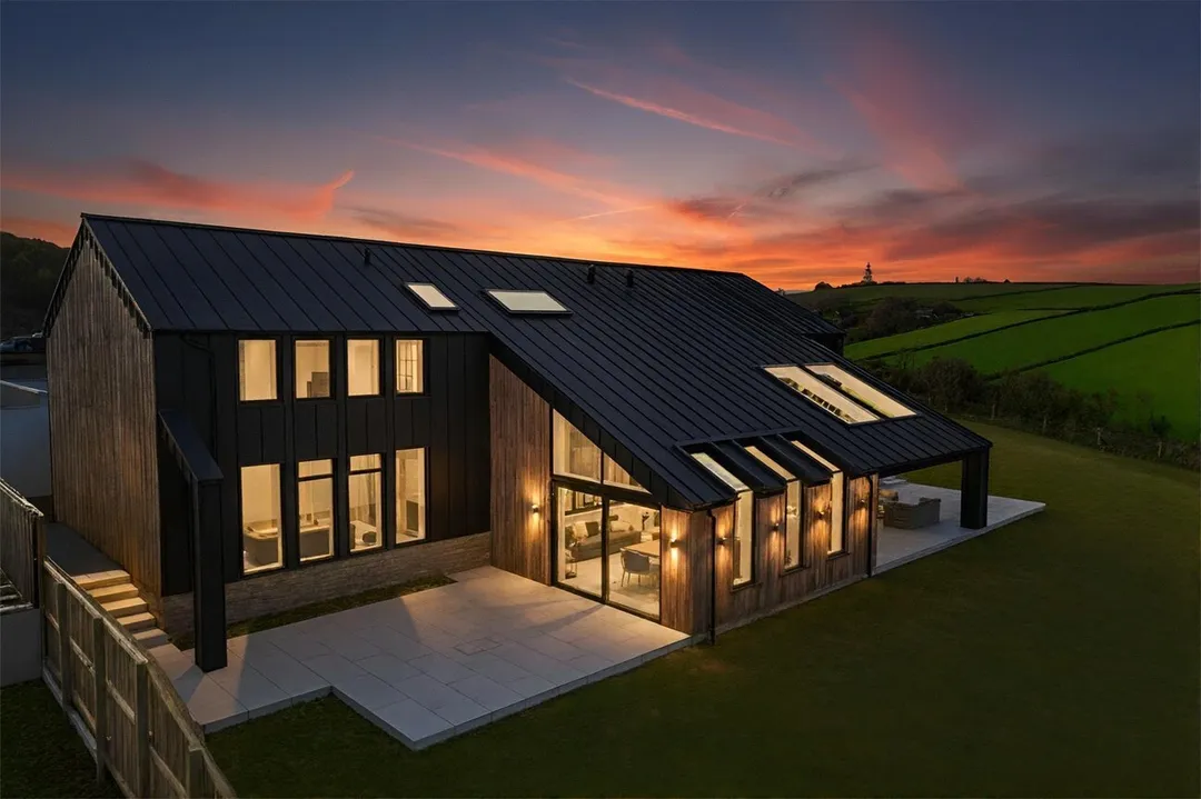 https://mr0.homeflow-assets.co.uk/files/photo/image/46797/3919/_x_/NEW250235_28.jpg