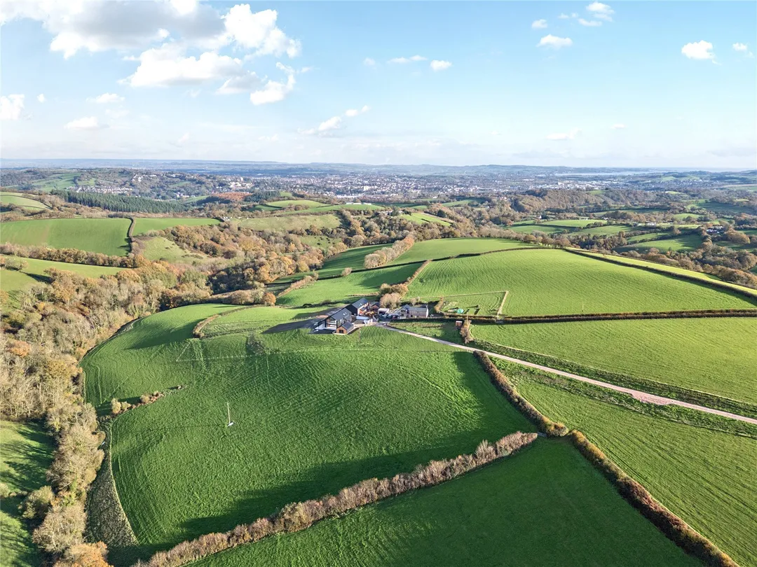 https://mr0.homeflow-assets.co.uk/files/photo/image/46797/3940/_x_/NEW250235_21.jpg