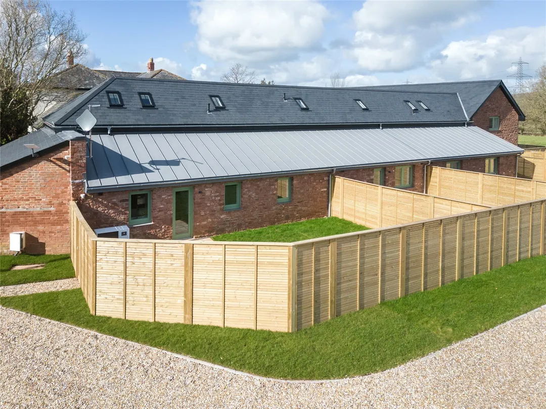 https://mr0.homeflow-assets.co.uk/files/photo/image/46797/4728/_x_/NEW240130_06.jpg