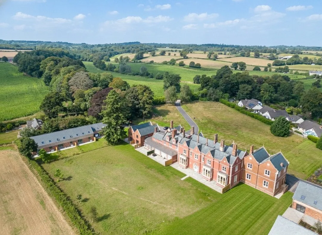 https://mr0.homeflow-assets.co.uk/files/photo/image/46797/4781/_x_/NEW220015_05.jpg