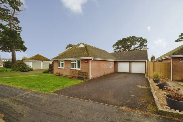 Goldring Close, Hayling Island, Hamps...