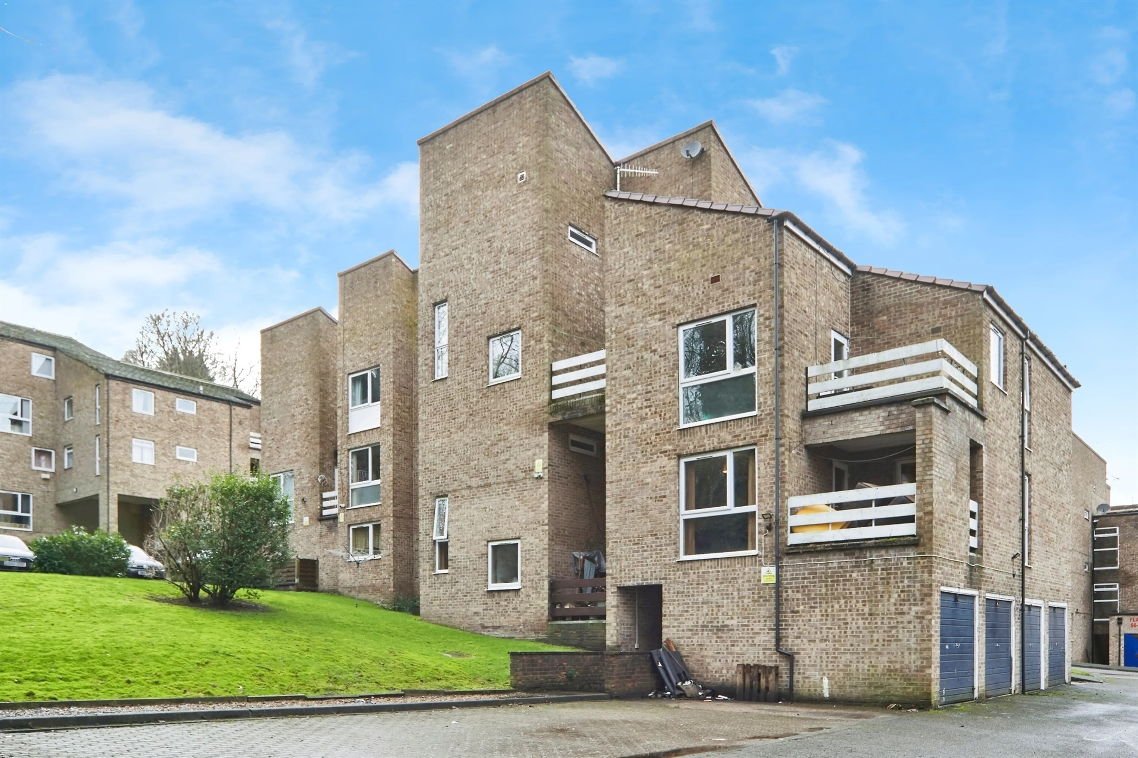 Property at Frizley Gardens, Bradford