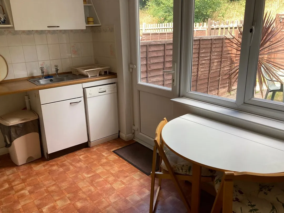 https://mr0.homeflow-assets.co.uk/files/photo/image/46817/7228/_x_/50617215.jpg