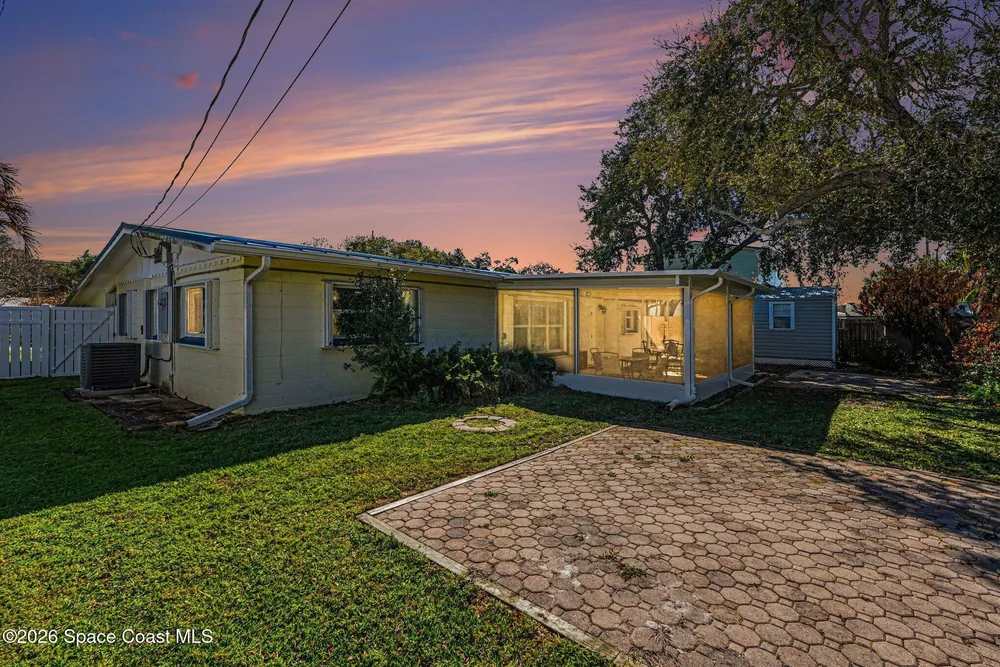 925 Samar Rd, Cocoa Beach, FL 32931