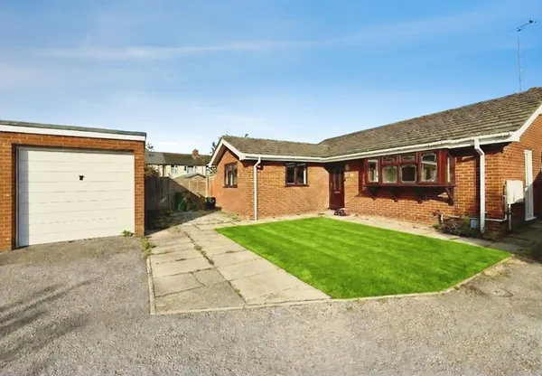 Almond Close, Luton, Bedfordshire, LU3