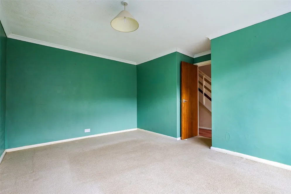 Property carousel item 6