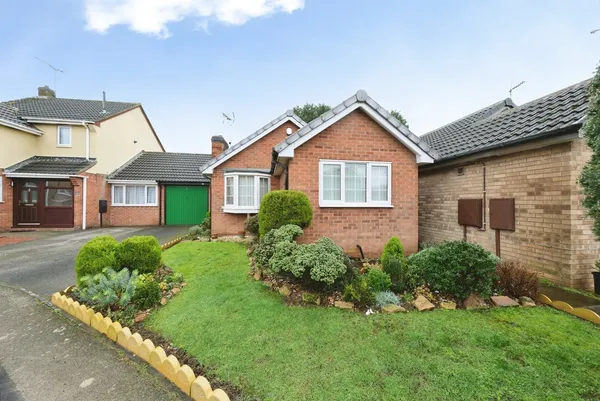 Greendale Close, Warsop, Mansfield, N...