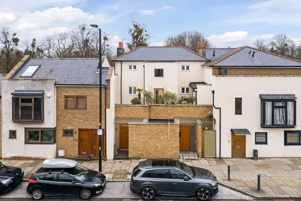 Hampton Court Road, East Molesey, KT8