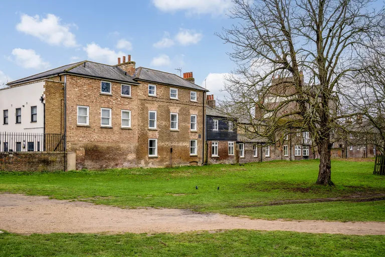 Hampton Court Road, East Molesey, KT8