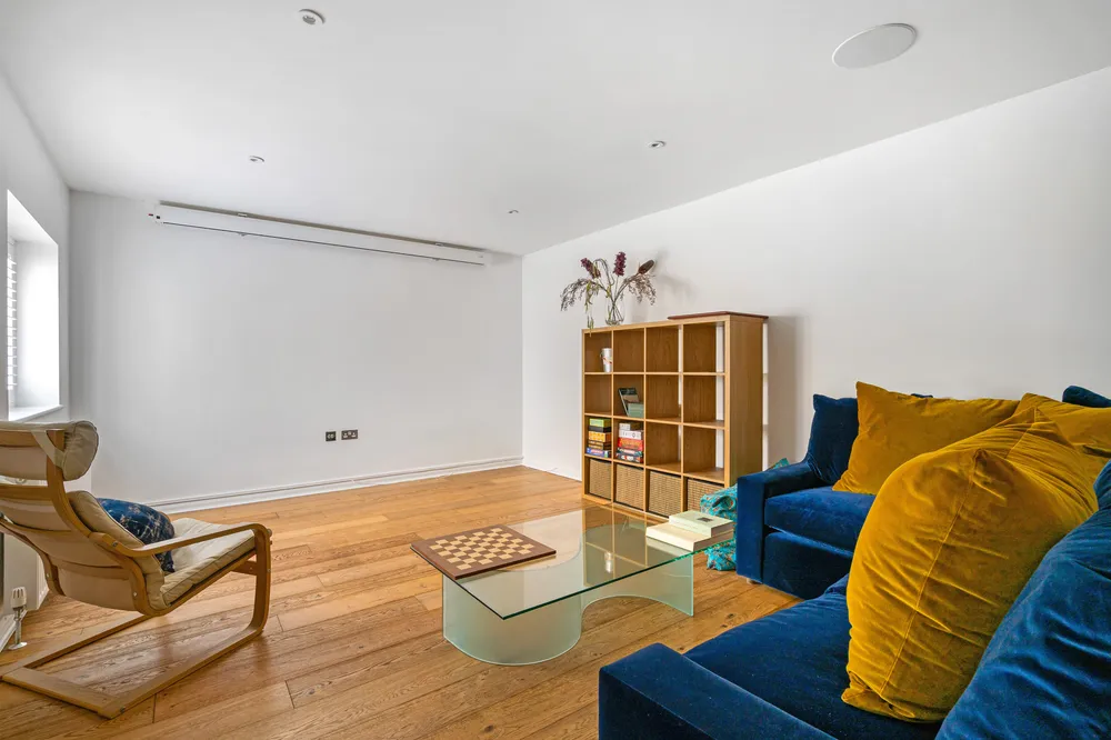 Hampton Court Road, East Molesey, KT8