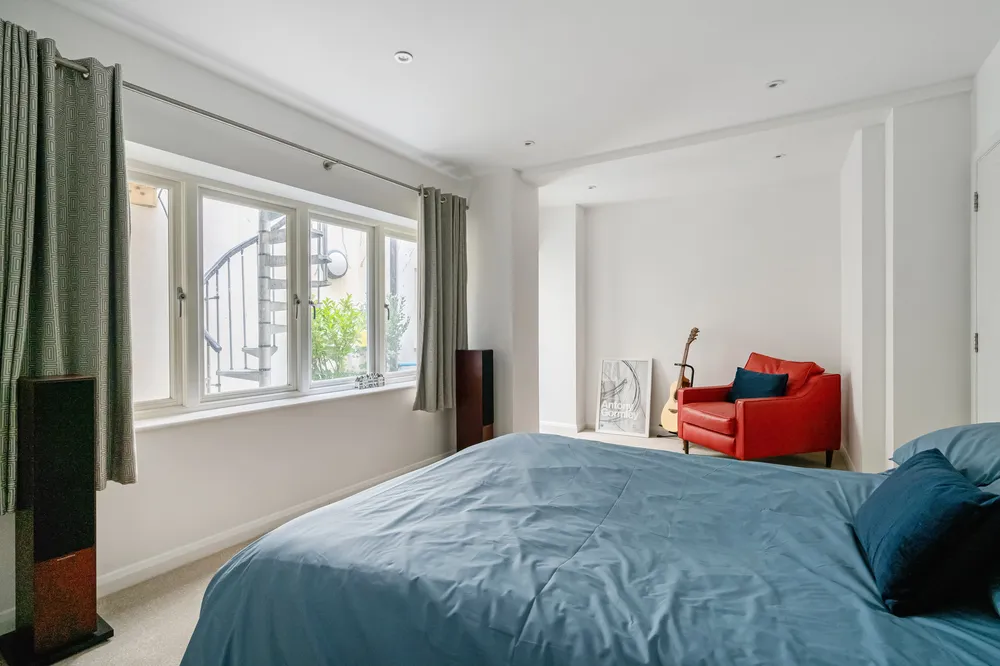 Hampton Court Road, East Molesey, KT8