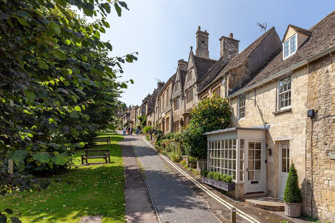 https://mr0.homeflow-assets.co.uk/files/photo/image/46852/0299/_x_/zCkCAJZQpEShHfOU_D3FWw.jpg