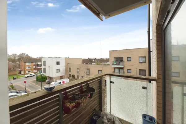 Ferndale Crescent, Surrey, SM5