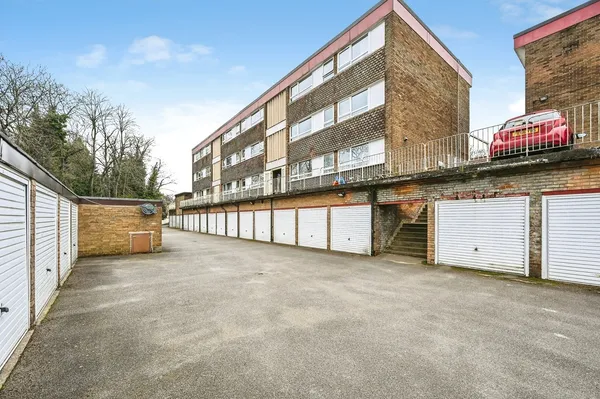 Elm Close, NOTTINGHAM, Nottinghamshir...