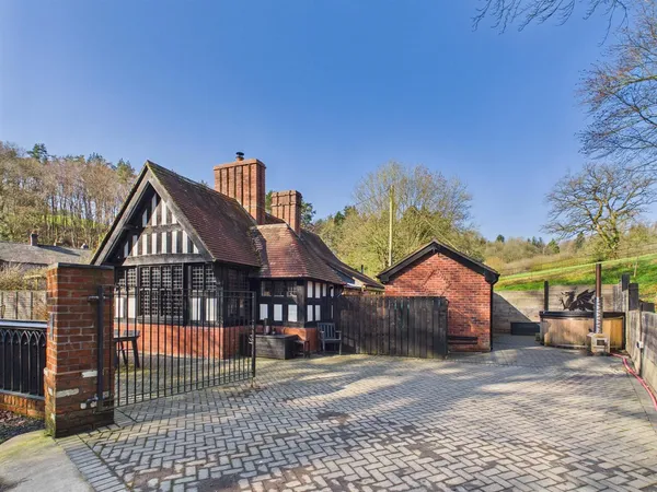 The Lodge, Bwlch-Y-Ffridd, Newtown