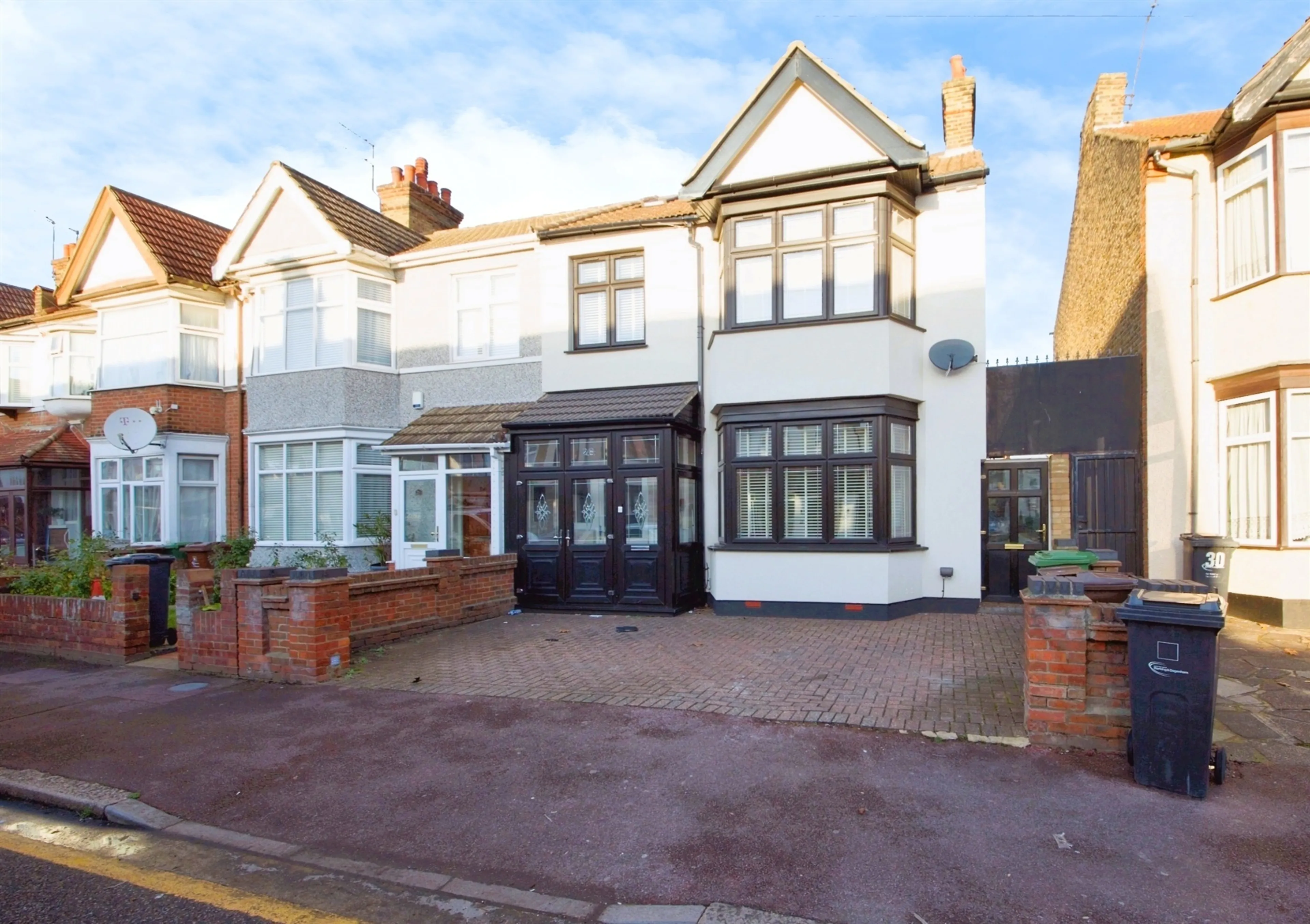 Property at Hurstbourne Gardens, Barking