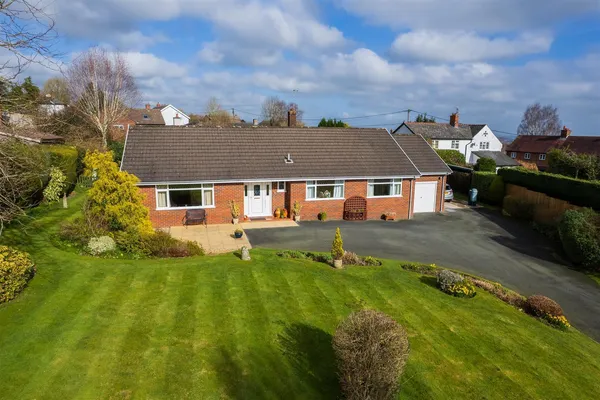 Alhambra, Trefonen, Oswestry