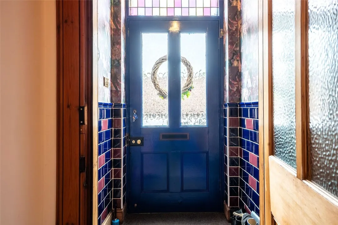 https://mr0.homeflow-assets.co.uk/files/photo/image/46860/7827/_x_/PAT250376_10.jpg