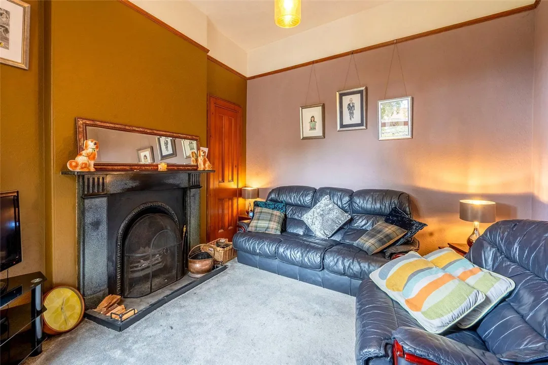 https://mr0.homeflow-assets.co.uk/files/photo/image/46860/7844/_x_/PAT250376_14.jpg