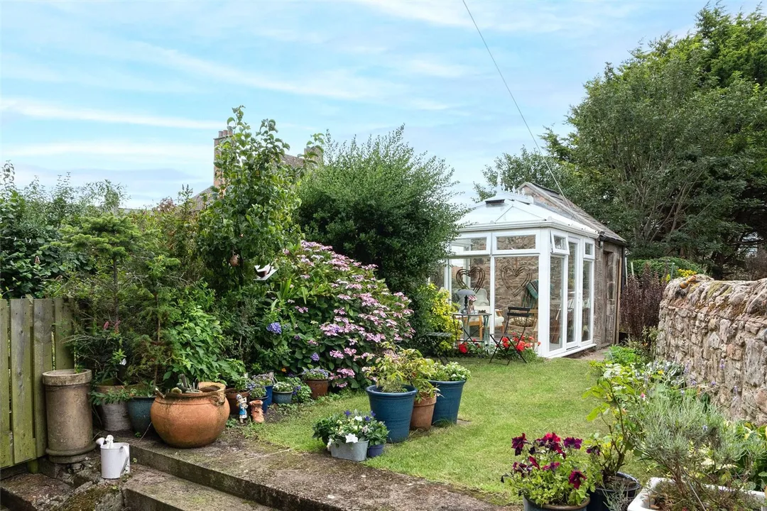 https://mr0.homeflow-assets.co.uk/files/photo/image/46860/7923/_x_/PAT250376_17.jpg