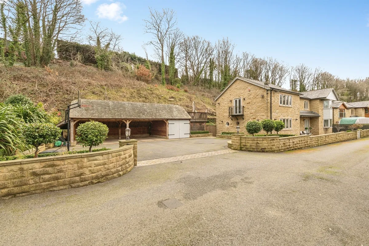 Blackbrook Court, Brighouse