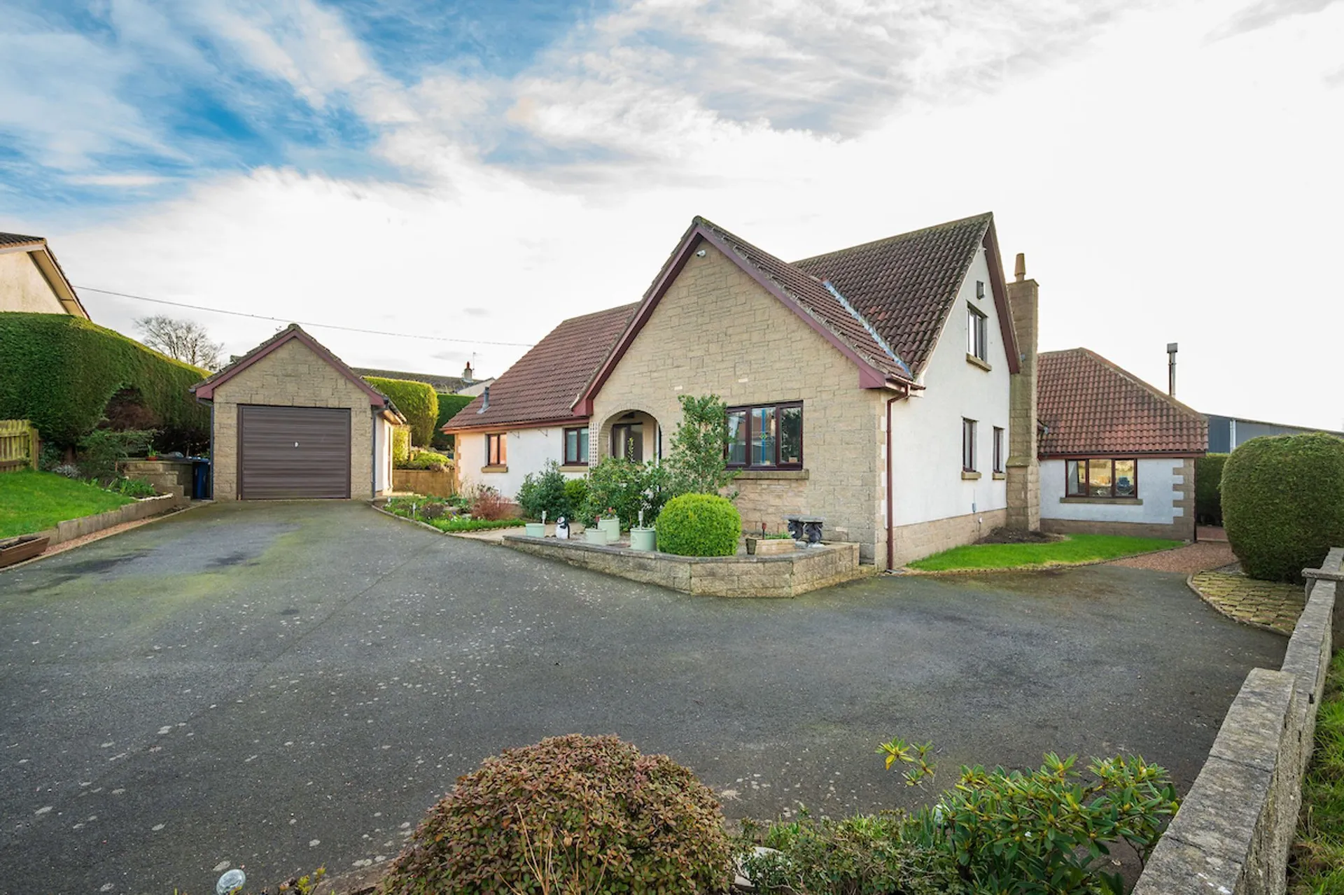 Property photo top 0