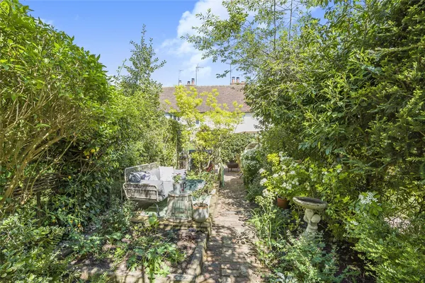 High Street, Tingrith, MK17 photo 22