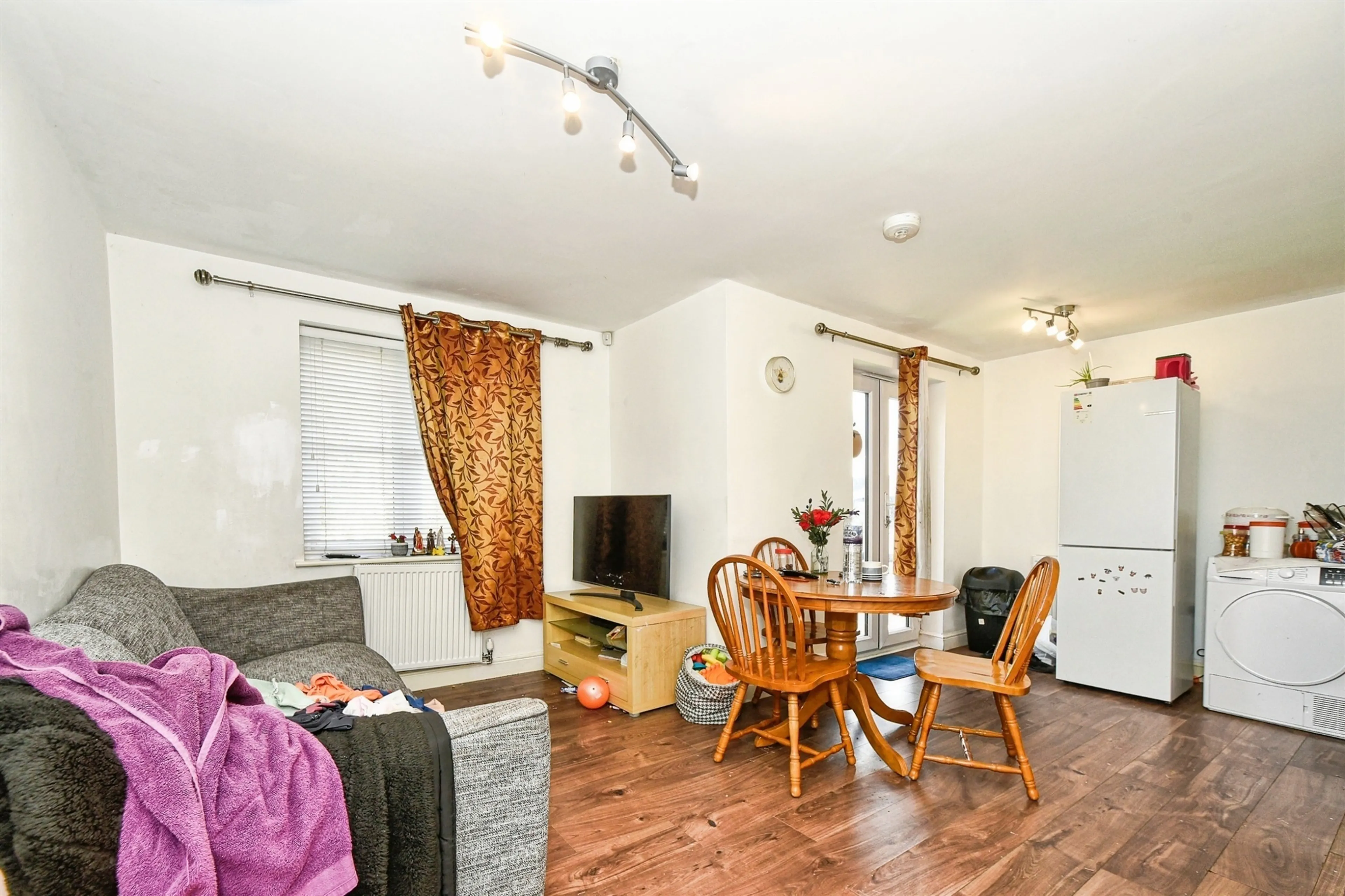 Property at Twickenham Close, Swindon