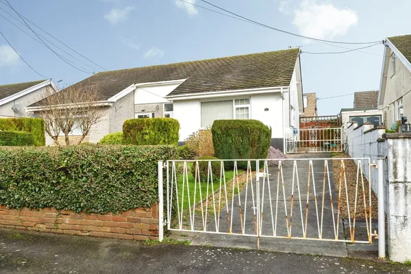 Versil Terrace, Loughor, Swansea, SA4