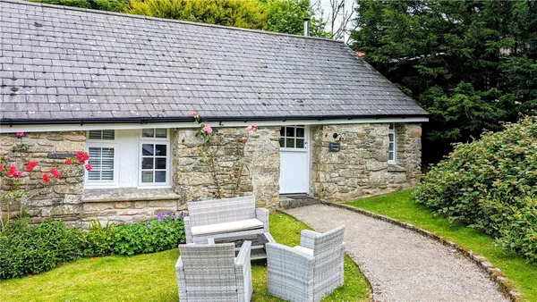 Advent, Camelford, PL32