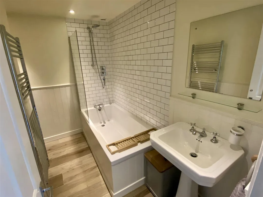 https://mr0.homeflow-assets.co.uk/files/photo/image/46876/3888/_x_/LYv4VbxzoE2VUcZtvd7cBw.jpg