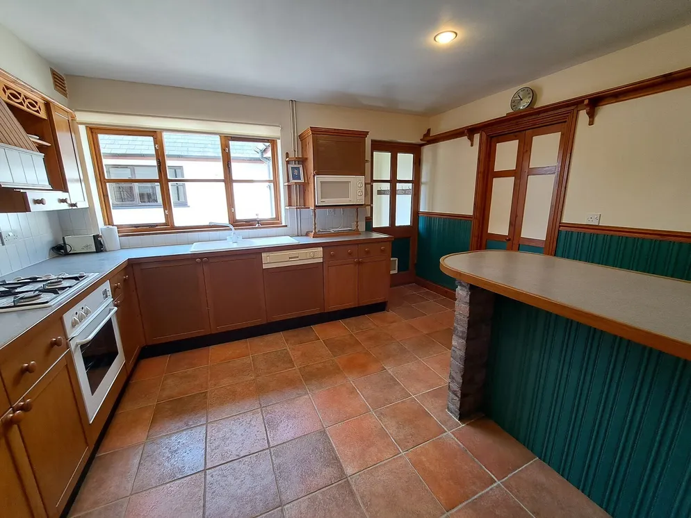 Property carousel item 6
