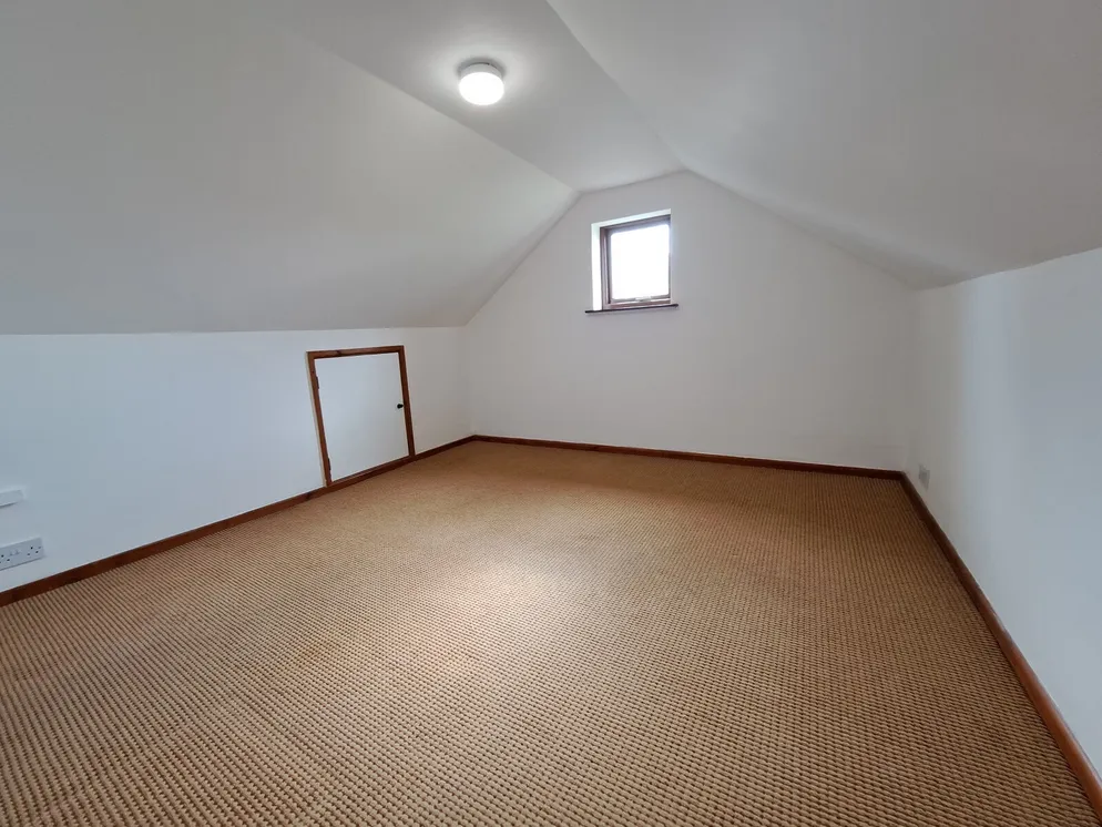Property carousel item 18