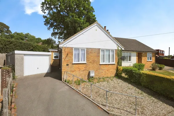 Yew Tree Close, Heathfield, East Suss...