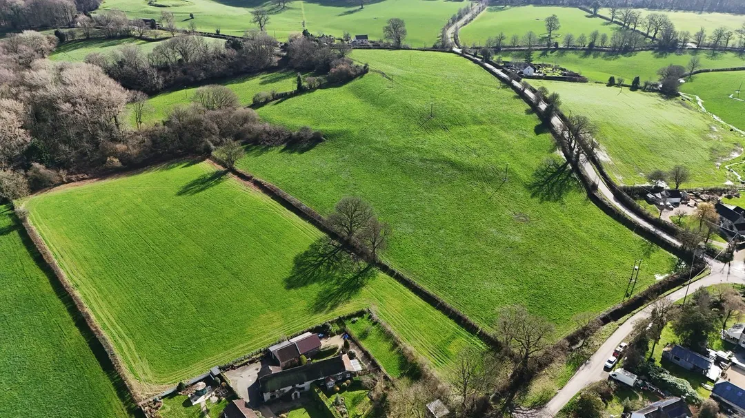 https://mr0.homeflow-assets.co.uk/files/photo/image/46883/6819/_x_/54858610.jpg