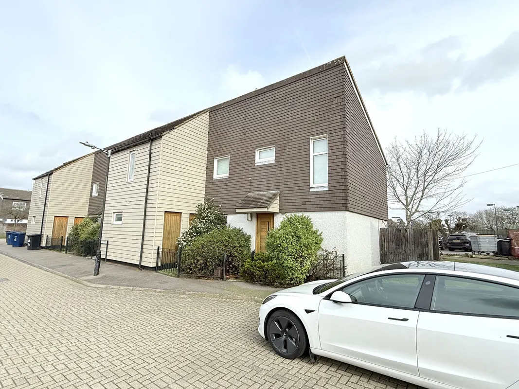 Domville Close, London, N20