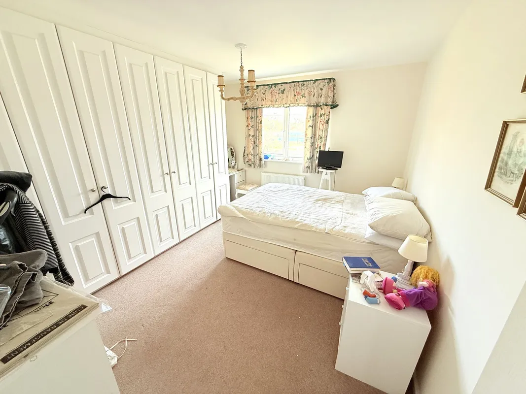 Domville Close, London, N20