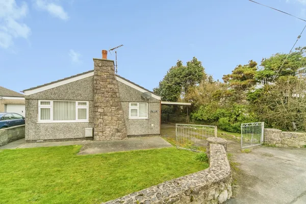London Road, Bodedern, Holyhead, Isle...