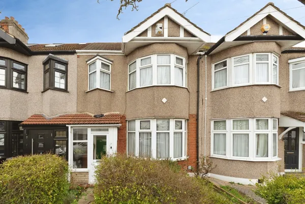 Fairway Gardens, Ilford, IG1